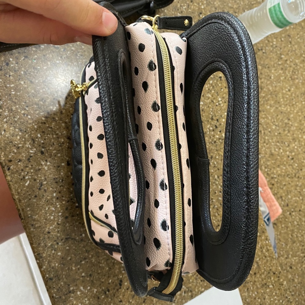 Betsey Johnson Lunch Box Pink & Black Excellent condition! - Picture 3 of 5
